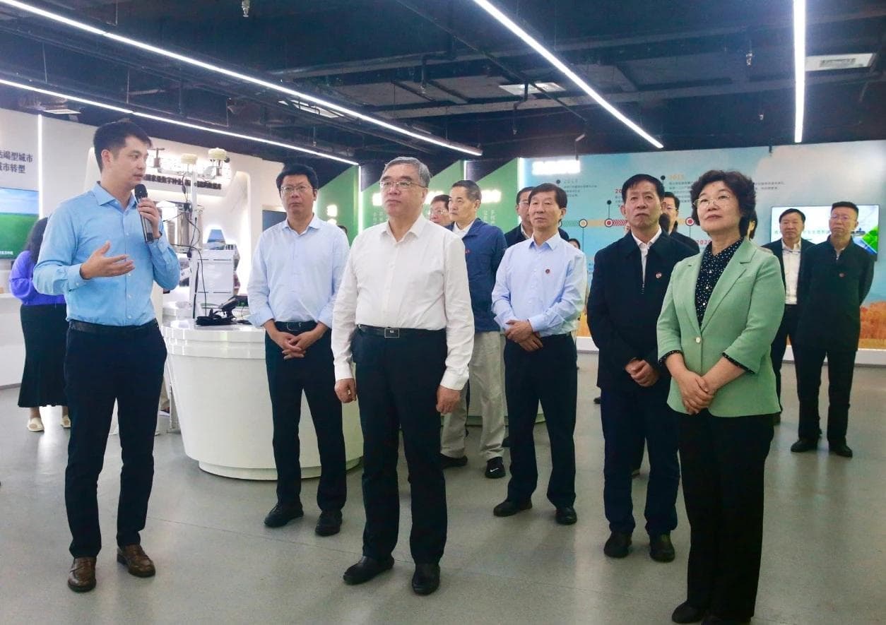 全國政協副主席朱永新蒞臨瑞豐調研指導